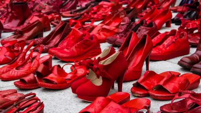 کفشهای قرمز به عنوان سمبل خشونت 