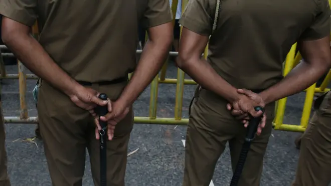 පොලිස් නිලධාරීන් දෙදෙනෙක්