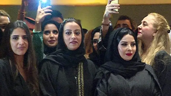 دور أزياء شهيرة في اسبوع الموضة الأول في السعودية