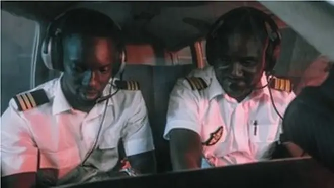 Deux jeunes pilotes sénégalais rallient la France à bord d'un avion quatre place