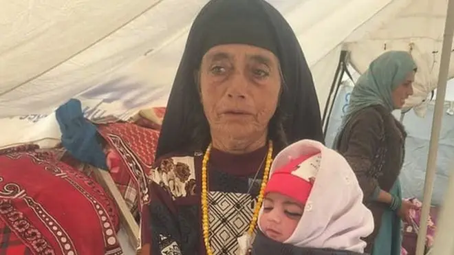 این نوزاد بدون کمک پزشکی از سوی پزشکان و پرستاران در مزرعه ای به دنیا آمد