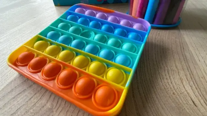 لعبة "بوب-إت" الحسية اجتاحت المدارس والبيوت في بريطانيا وانتشرت في كثير من الدول العربية أيضا