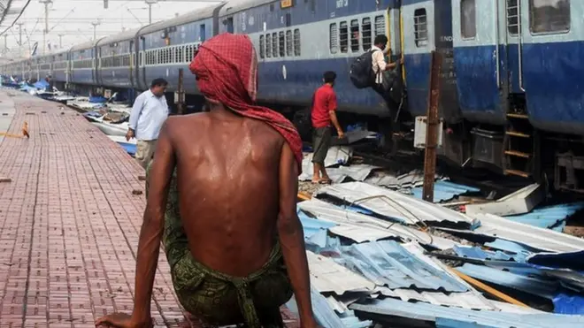 В индийском штате Орисса парализовано железнодорожное движение