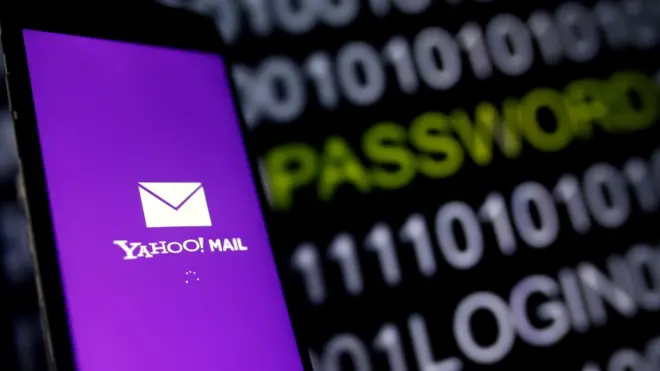 雅虎表示，此次被盗的信息包括姓名、电话号码和电子邮件地址，但银行和付款资料没有被盗。