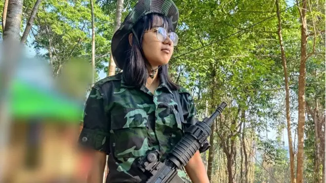 ထားဝယ် တက္ကသိုလ်မှာ ဥပဒေပညာ တတိယနှစ် သင်ယူနေတဲ့ အချိန်မှာပဲ စစ်တပ်ရဲ့ အာဏာသိမ်းမှု ဖြစ်ခဲ့ပြီး ရည်မှန်းချက်ပြောင်းလဲသွားခဲ့သူ