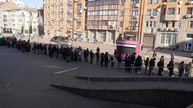 Очереди в магазины в Киеве: что говорят люди