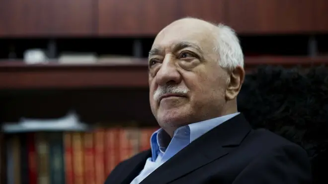 Туреччина звинувачує священнослужителя Фетхуллаха Ґюлена в організації перевороту в липні минулого року.