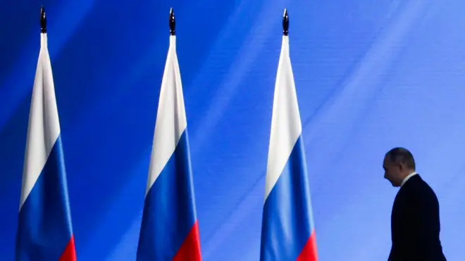 Внести коррективы в конституцию Владимир Путин предложил во время послания федеральному собранию