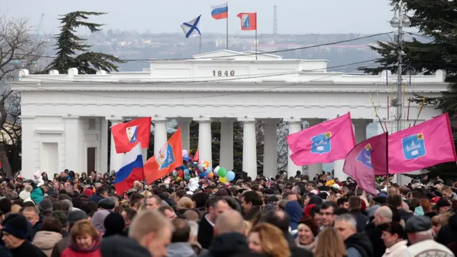 У Севастополі експерти побачили ризики конфліктів між елітами та нестійкості політичної системи (на фото - святкування 23 лютого)