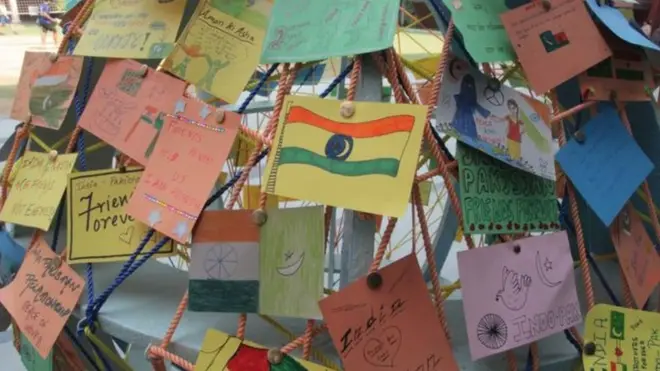 จดหมายและโปสการ์ดจากอินเดียที่โรงเรียนละฮอร์ ประเทศปากีสถาน