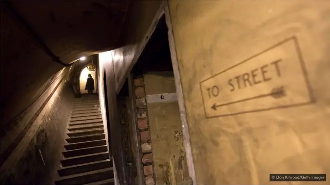 London dipenuhi dengan sistem terowongan dan ruang bawah tanah misterius.