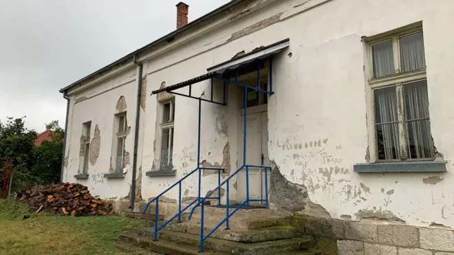 Nekadašnja zgrada škole u selu Donje Zuniče na istoku Srbije