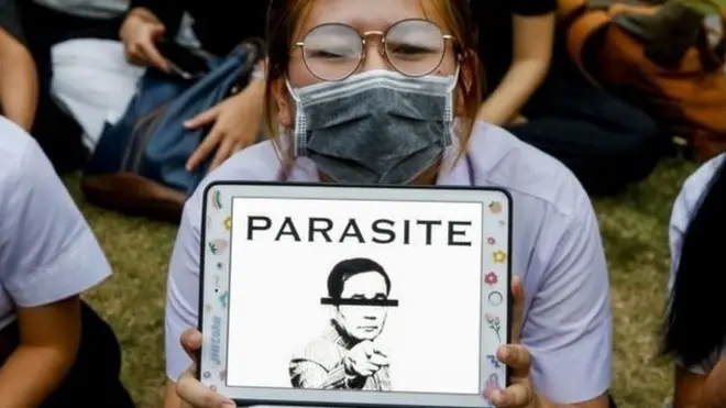 นักศึกษาจากมหาวิทยาลัยมหิดล จัดกิจกรรม "แฟลชม็อบ" เมื่อเดือน ก.พ.2563