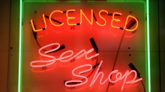 Izin bisnis seks meliputi klub penari, toko dan bioskop seks.