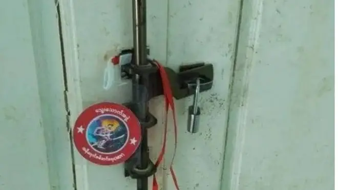 သွေးသောက်အဖွဲ့ လည်ဆွဲကတ်