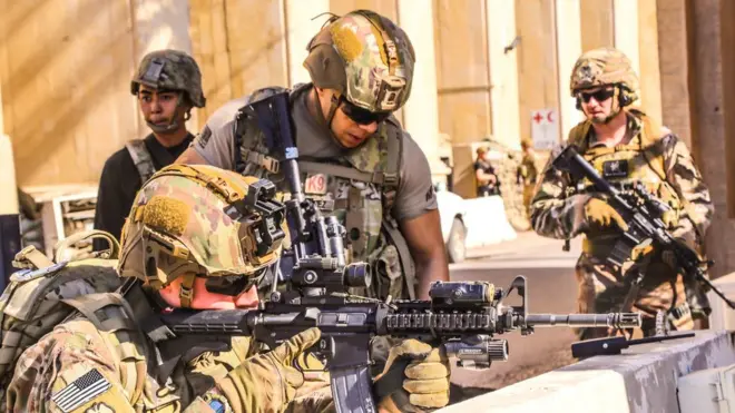 قوات أمريكية تحمي السفارة