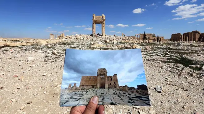 دمر مسلحو تنظيم الدولة الاسلامية جزءا كبيرا من آثار تدمر