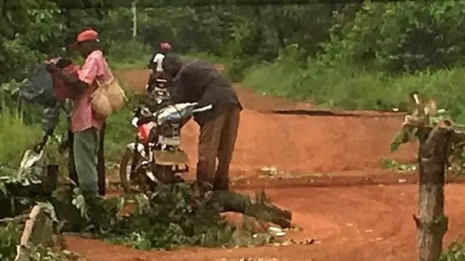 Ndị mmadụ bu akpa ha agbapụ ọzọ agbaga obodo ndị ọzọ