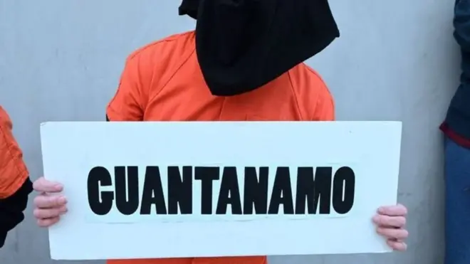 Seorang tawanan di Guantanamo menulis pengakuan panjang perlakuan buruk, termasuk serangan seksual, saat ditahan di sana.