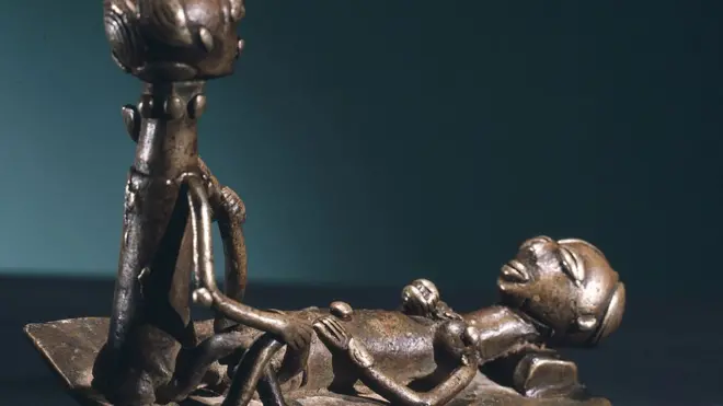Ghana sculpture wey resemble sex