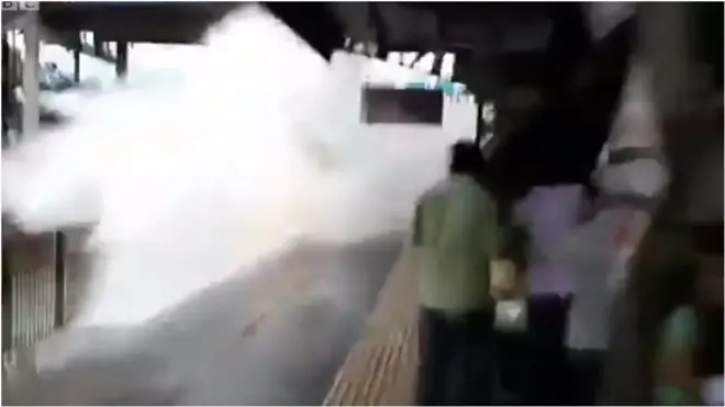 поїзд в мумбаї