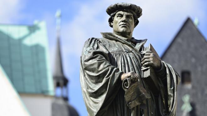 Monumento a Martin Lutero na cidade de Eisleben, na Alemanha
