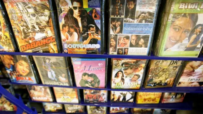 بالی وڈ کی فلمیں جہاں انڈیا پاکستان کی چشمکوں کو پیش کرتی ہیں وہیں وہ دونوں ممالک میں ایک پل کا بھی کردار ادا کرتی ہیں