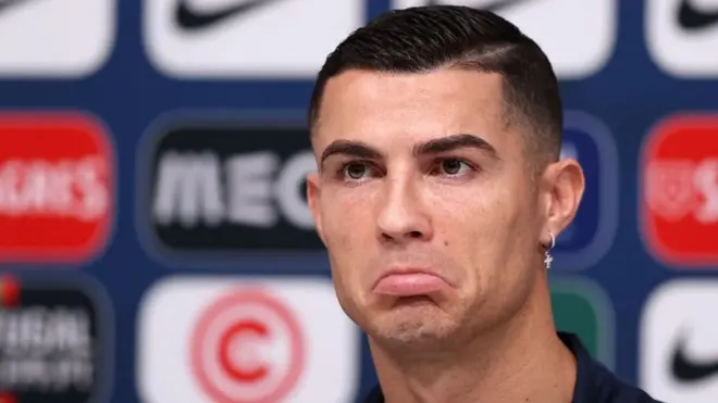 Cristiano Ronaldo El Astro Portugués Firma Un Multimillonario Contrato