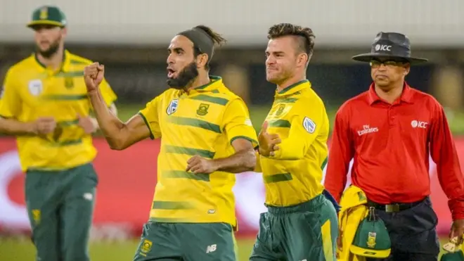 عمران طاہر نے یکے بعد دیگرے دونوں اوپنرز کو پویلین کی راہ دکھائي