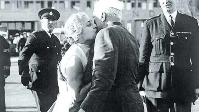 નહેરુ અને વિજય લક્ષ્મી પંડિતની આ તસ્વીર 1949ની અમેરિકા યાત્રા દરમિયાનની છે