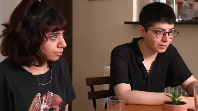 बिदा मनाउन परिवारसँग टर्कीमा रहेको बेला भागेर दुई साउदी दिदीबहिनीले शरण खोजिरहेका छन्। किन उनीहरू साउदी अरेबिया फर्कन चाहँदैनन्?