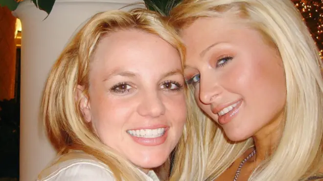 Britney Spears (à esq.) e Paris Hiltoncasas apostas esportivasfoto feitacasas apostas esportivas1996 e postada no Twitter; Paris disse que as duas teriam 'inventado' a selfie | Foto: Reprodução/Twitter