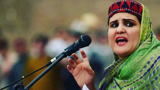 ثنا اعجاز د پښتون ژغورنې غورځنګ مخکښه فعاله ده