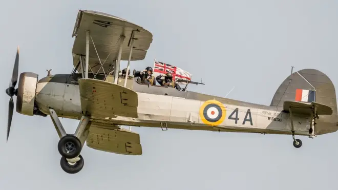 Los tres hombres que salieron en busca de un piloto alemán que se había estrellado nunca se imaginaron lo que les iba a pasar.