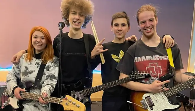 Upoznajte ukrajinski tinejdžerski rok bend koji svira za mir