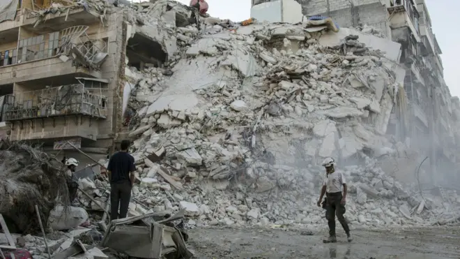 صورة تظهر الدمار الذي خلفته إحدى الضربات الجوية في حلب