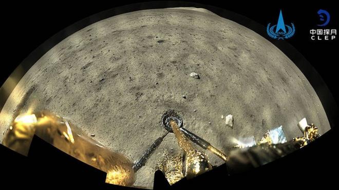 嫦娥五號登月器拍攝的月球表面照片