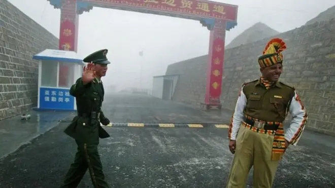 Tujuh orang tentara China dan empat orang tentara India mengalami cidera, kata seorang pejabat militer di dekat sektor Naku La, negara bagian Sikkim, India, di dekat perbatasan China.