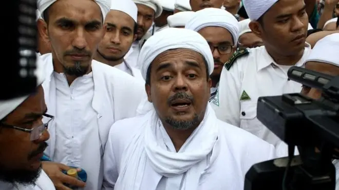 Polisi telah menaikkan status Rizieq dari saksi menjadi tersangka dalam kasus percakapan via WhatsApp berkonten pornografi yang diduga melibatkan dirinya dan Firza Husein.