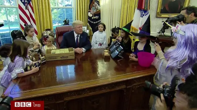 ทรัมป์กับเด็กในชุดแฟนซี
