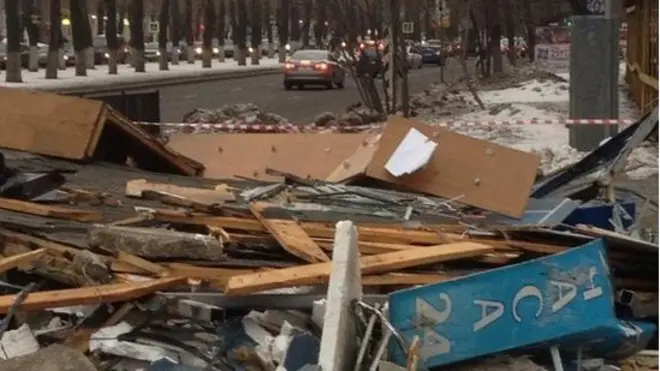 В феврале этого года сносили снесли торговые павильоны, которые находились у станций метро.