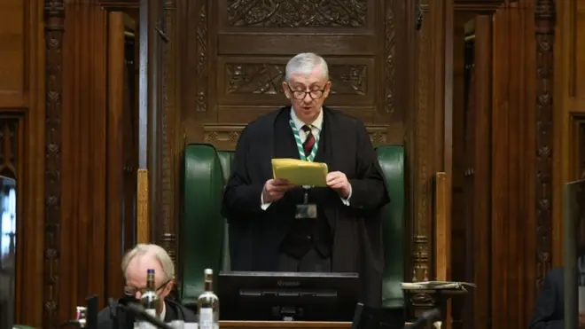 ሰር ሊንደሰይ ሆይል: ፓርላማ ብሪጣንያ