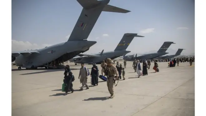 الرجلات المتبقية ستجلي الموجودين حاليا على اٍرضية المطار