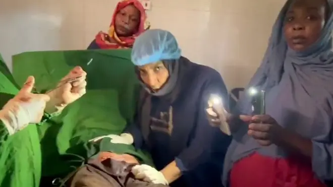 ولادة قيصرية بضوء الهاتف