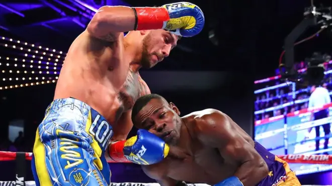 Українець мав перевагу протягом поєднику, а після 6-го раунду суперник вирішив не продовжувати бій