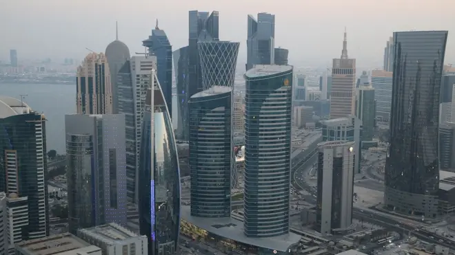 قطر پر الزام لگایا گیا کہ وہ پس پردہ انتہا پسندی اور دہشگردی کی معاونت کرتا ہے جس کی قطر تردید کر چکا ہے