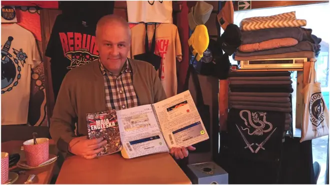 Igor Todorović Zgro ima 47 godina i radi kao urednik programa u novosadskom Studentskom kulturnom centru