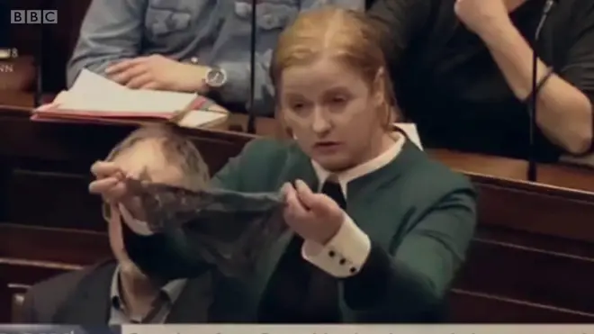 Rut Kopinger pokazuje tange u parlamentu