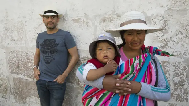 El autor peruano Gustavo Rodríguez (izq.) en Arequipa 2016.
