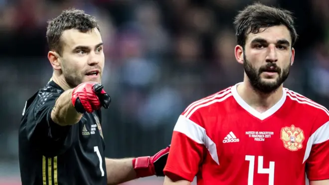 Защитник "Спартака" Георгий Джикия (справа) дебютировал в сборной России в июне 2017 года